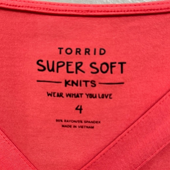 TORRID New With Tags. Super Soft Tee. Size 4 - Picture 2 of 6